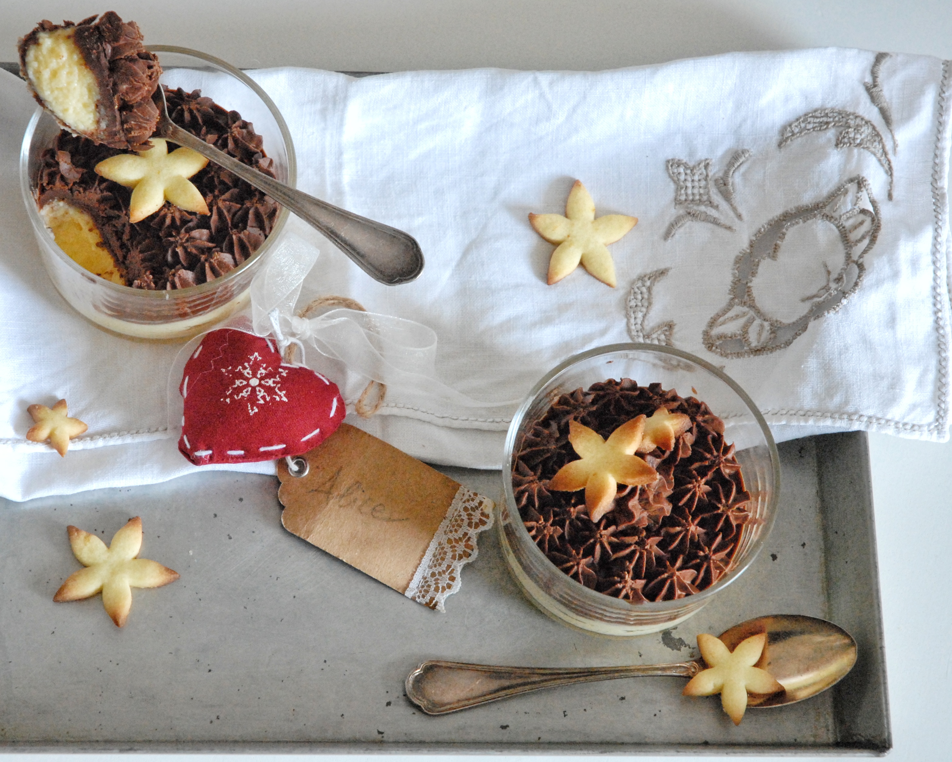 Coppette di crema al semolino con cioccolato fondente