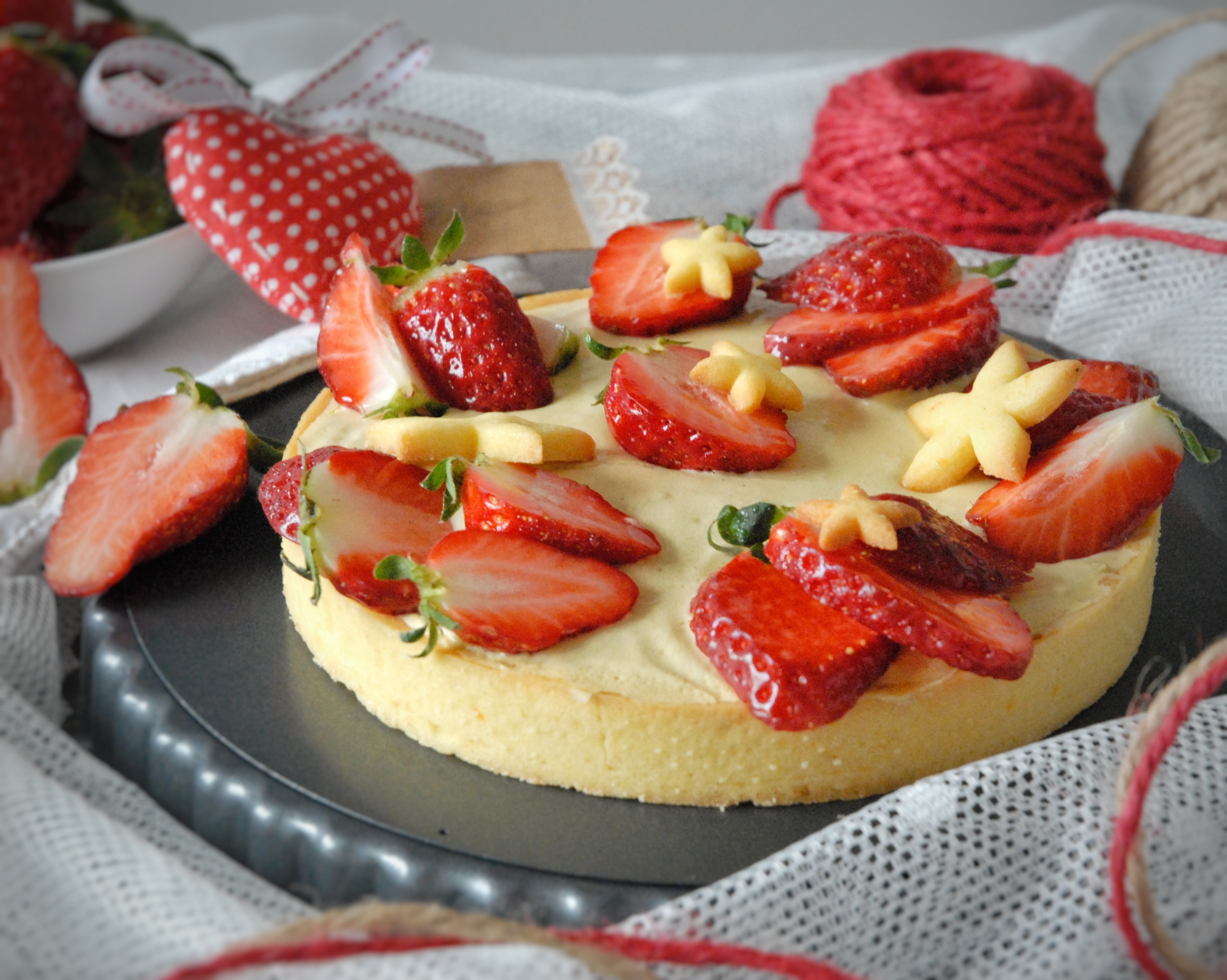 Crostata con gelée di fragole e mousse al pistacchio