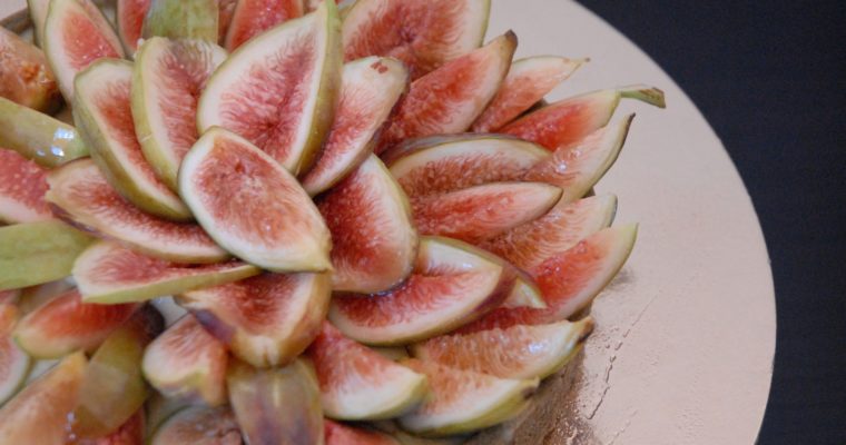 Crostata al thè matcha con crema pasticcera e fichi