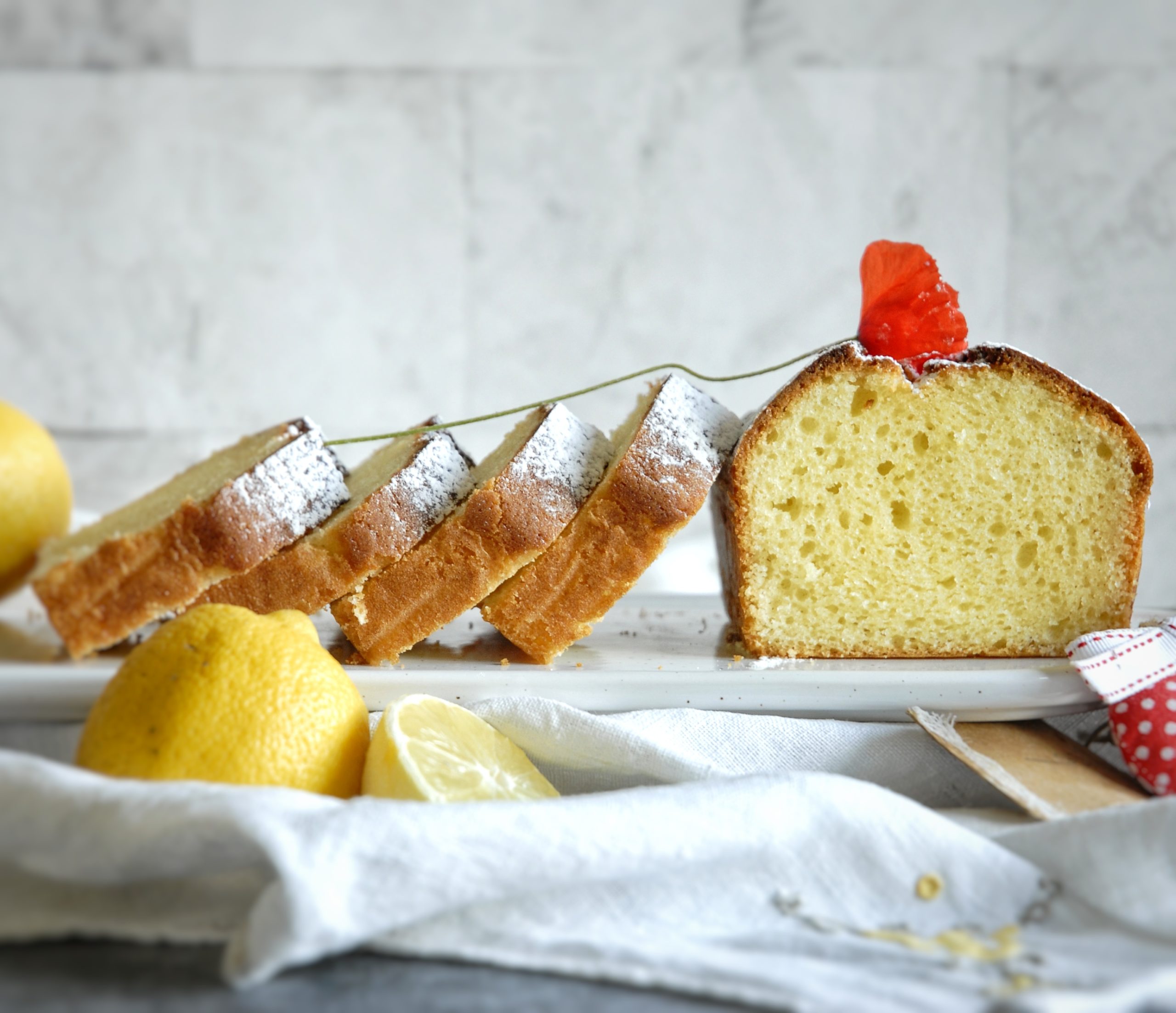 Plumcake al limone con yogurt