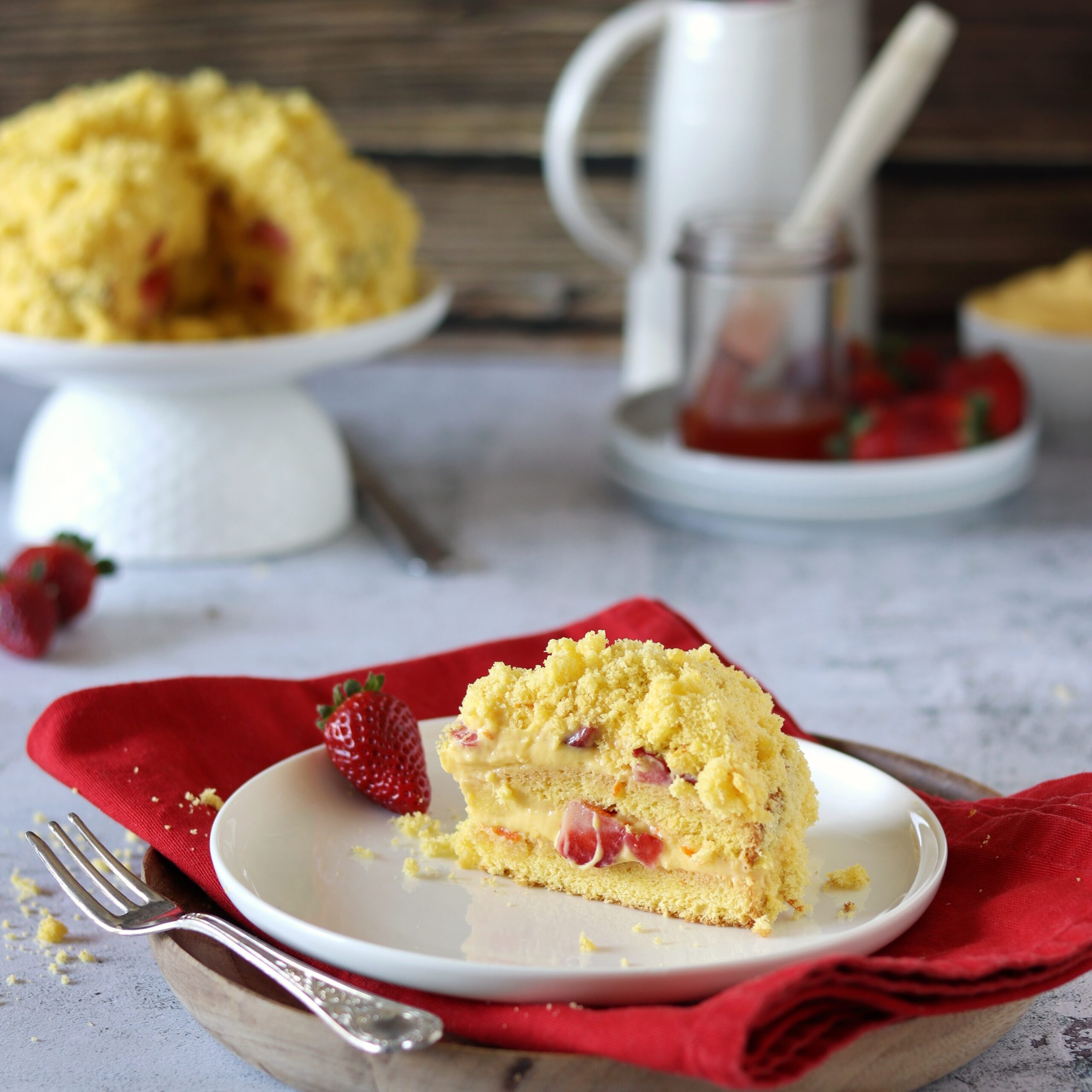 Torta mimosa fragole e arancia