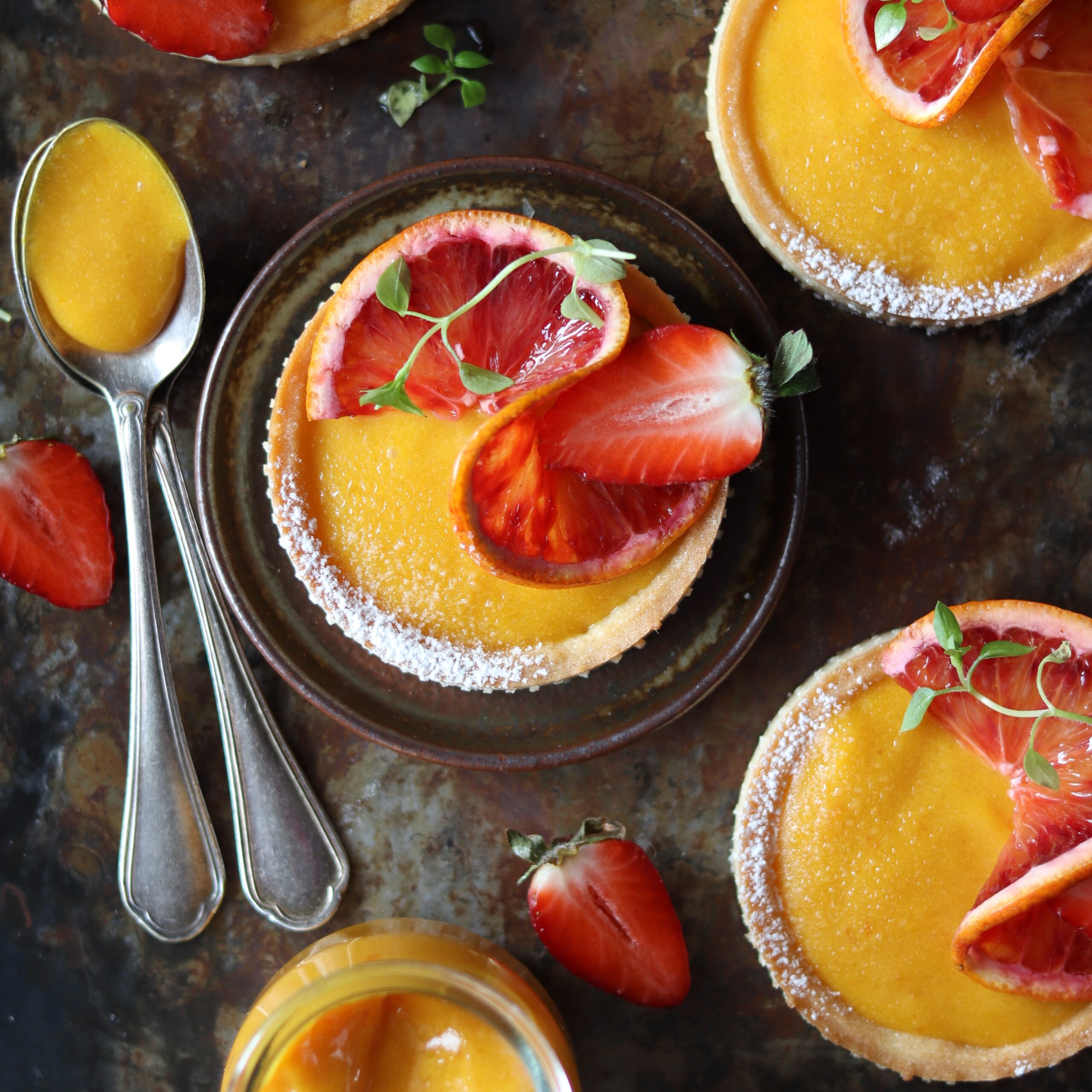 Tartellette di sablé con orange curd