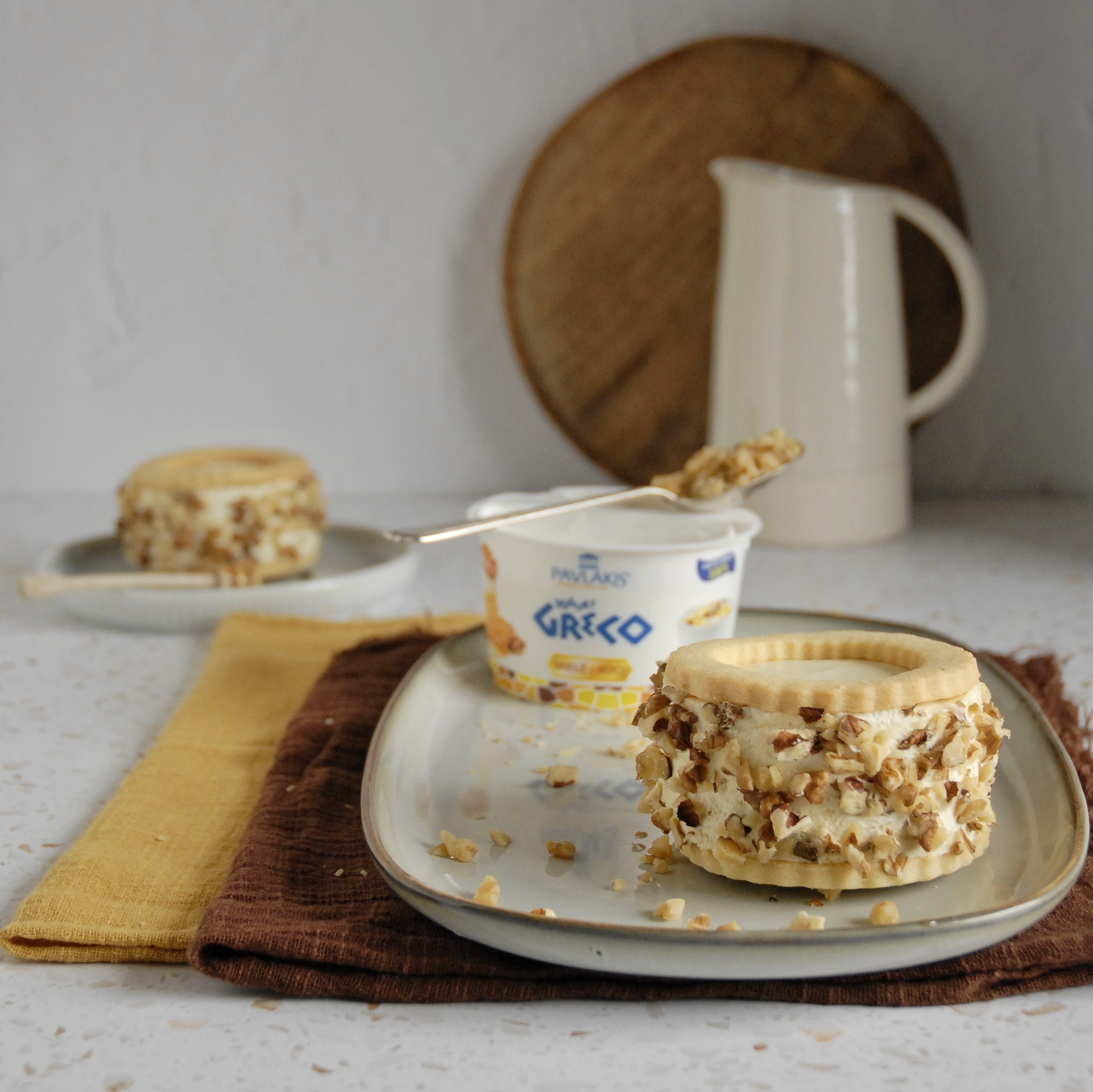 Bavarese in biscotto con yogurt greco miele e noci