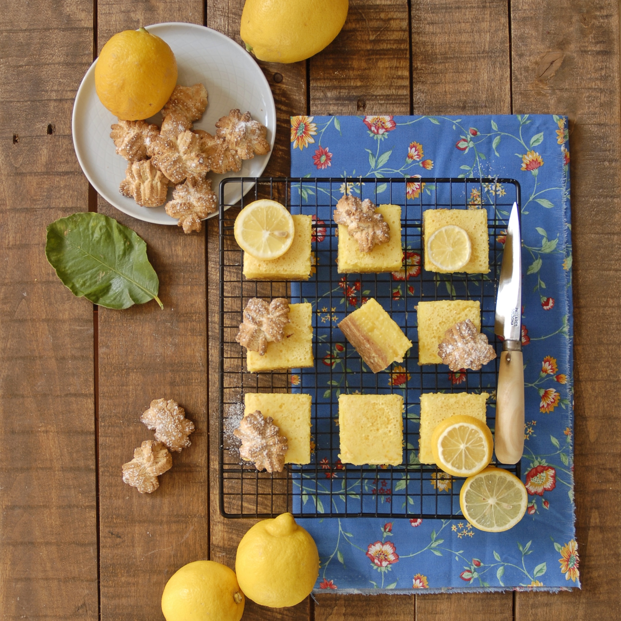 Lemon bars con base di biscotti