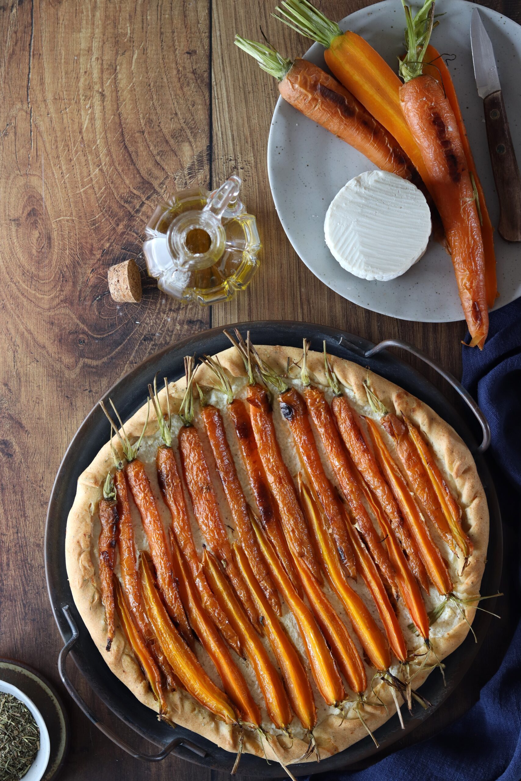 Galette da aperitivo con carote e ricotta salata