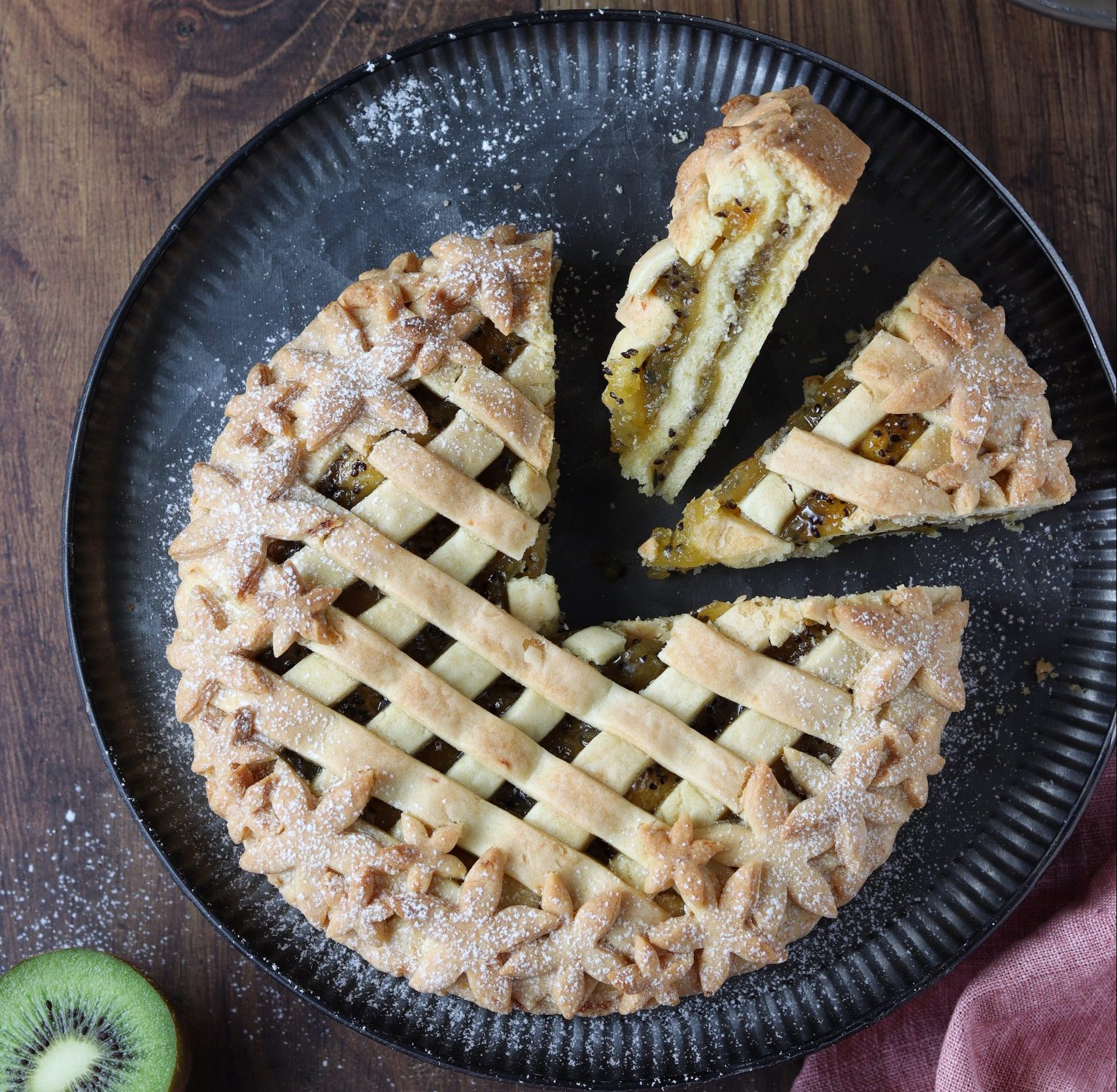 Crostata a strati con confettura