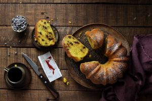 ciambellone allo zafferano e gocce di cioccolato