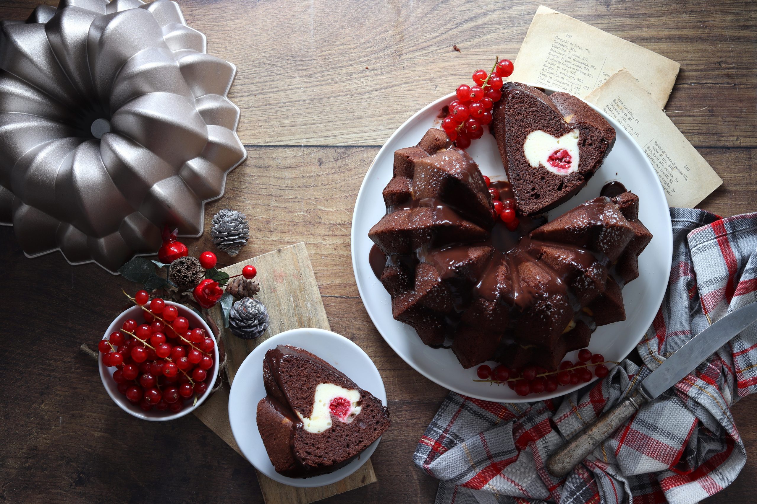 Bundt cake al cacao ripiena di cheesecake