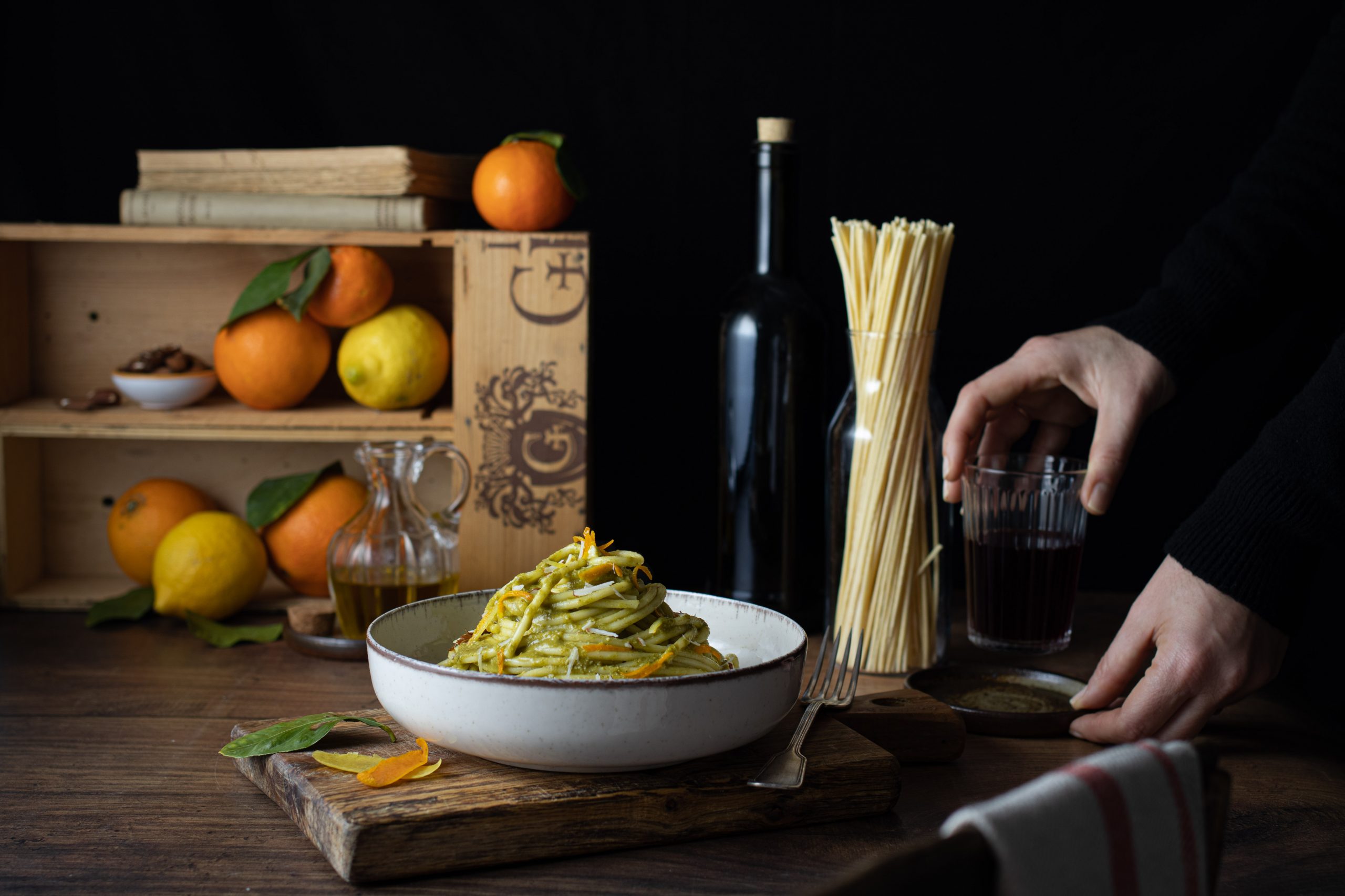 Spaghettoni con pesto di agrumi