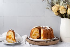 Torta soffice con yogurt al cocco e papaya