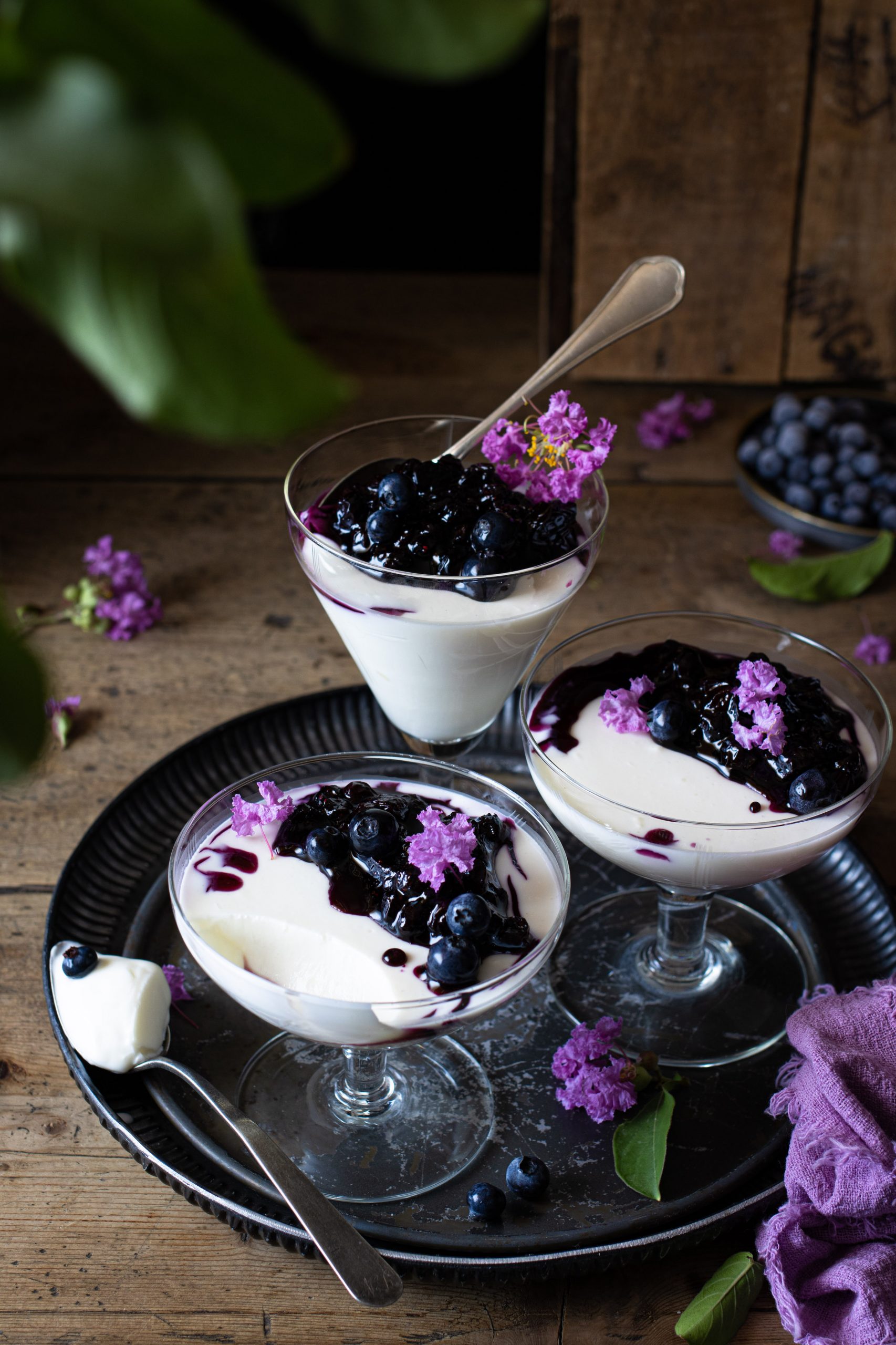 Finta panna cotta yogurt e mirtilli