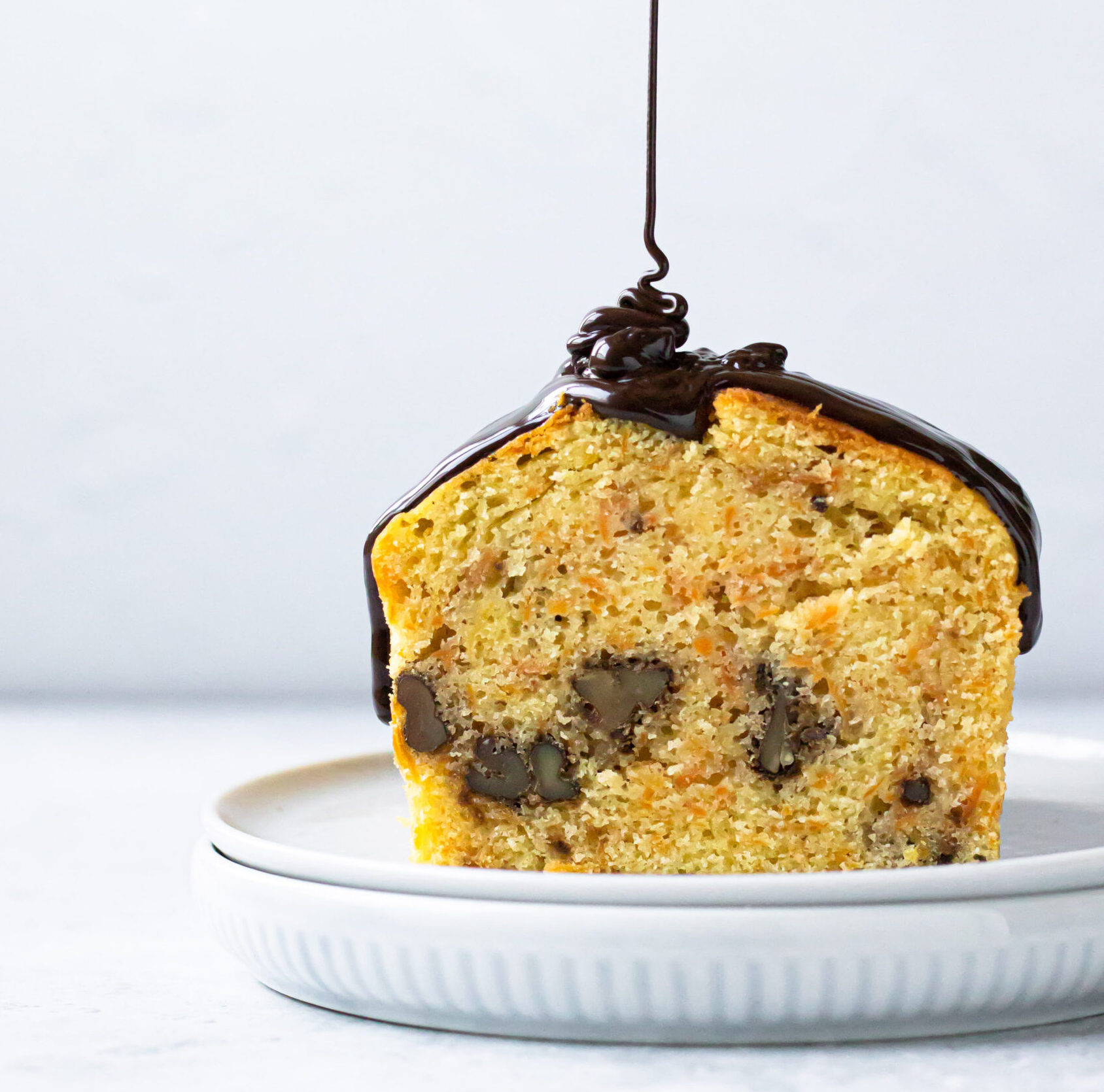 Plumcake carote e noci con glassa al cioccolato