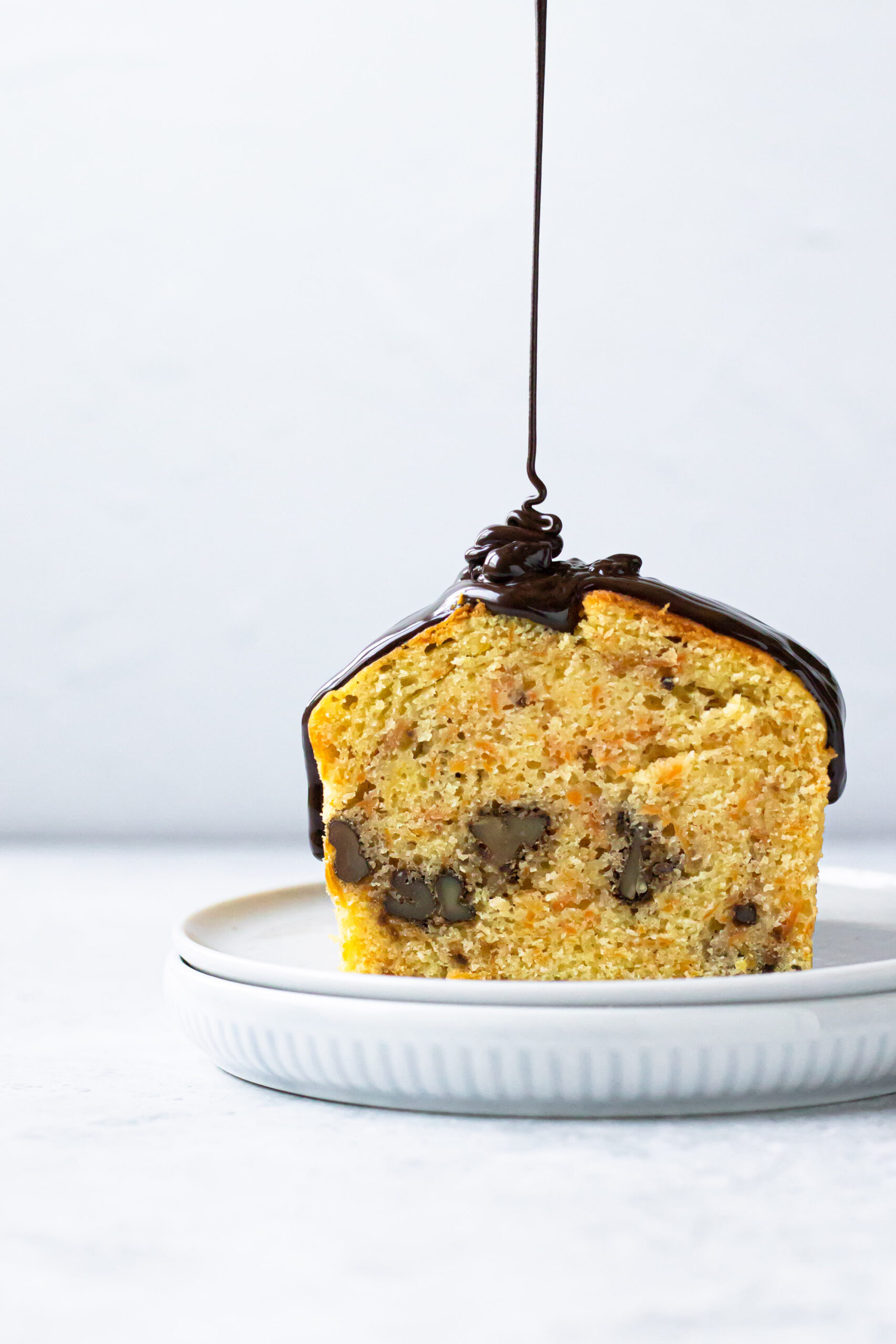 Plumcake carote e noci con glassa al cioccolato