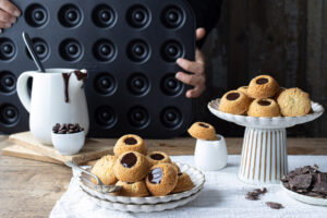 Frollini alla nocciola con ganache cioccolato e caffè