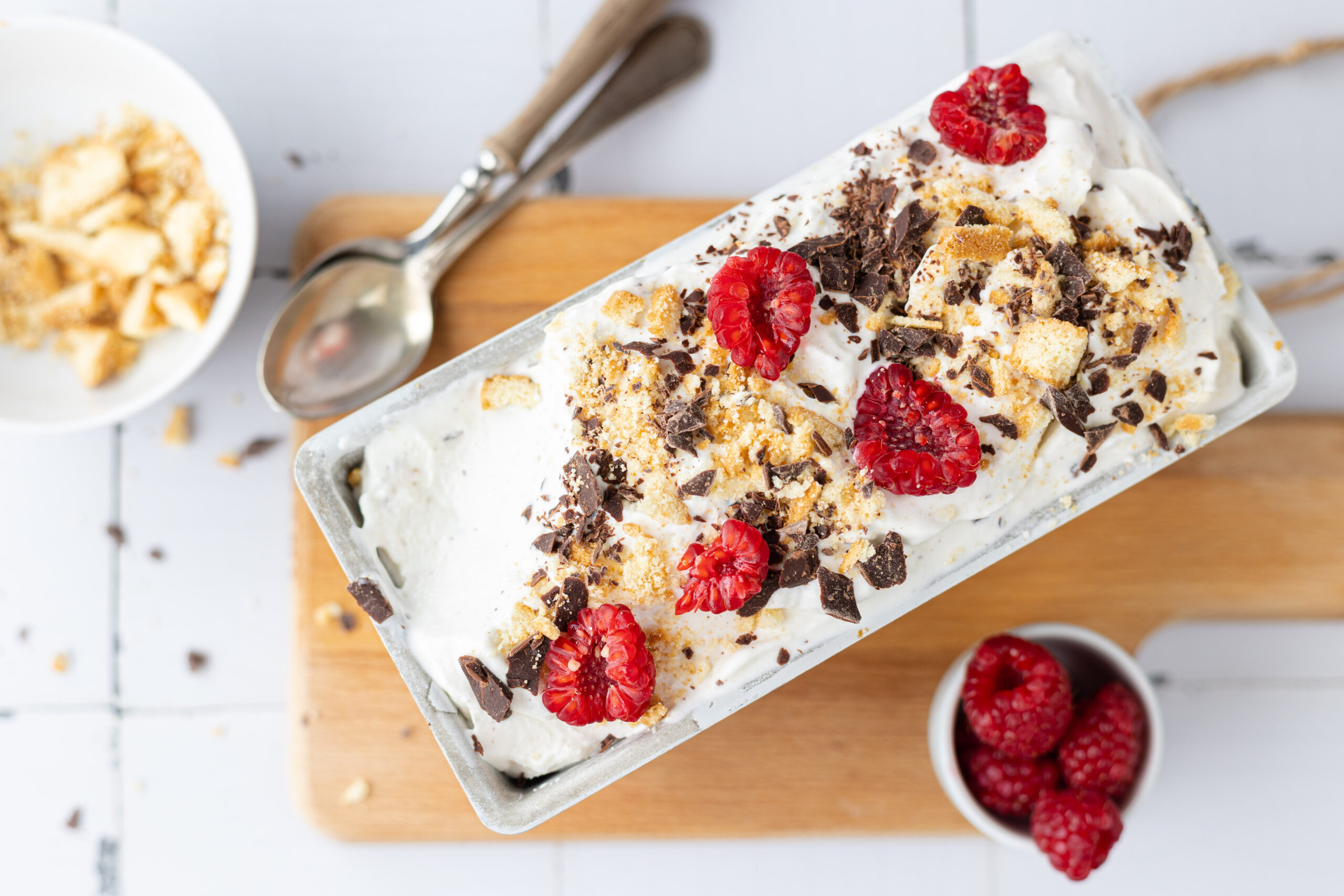 Frozen yogurt con cioccolato e biscotti