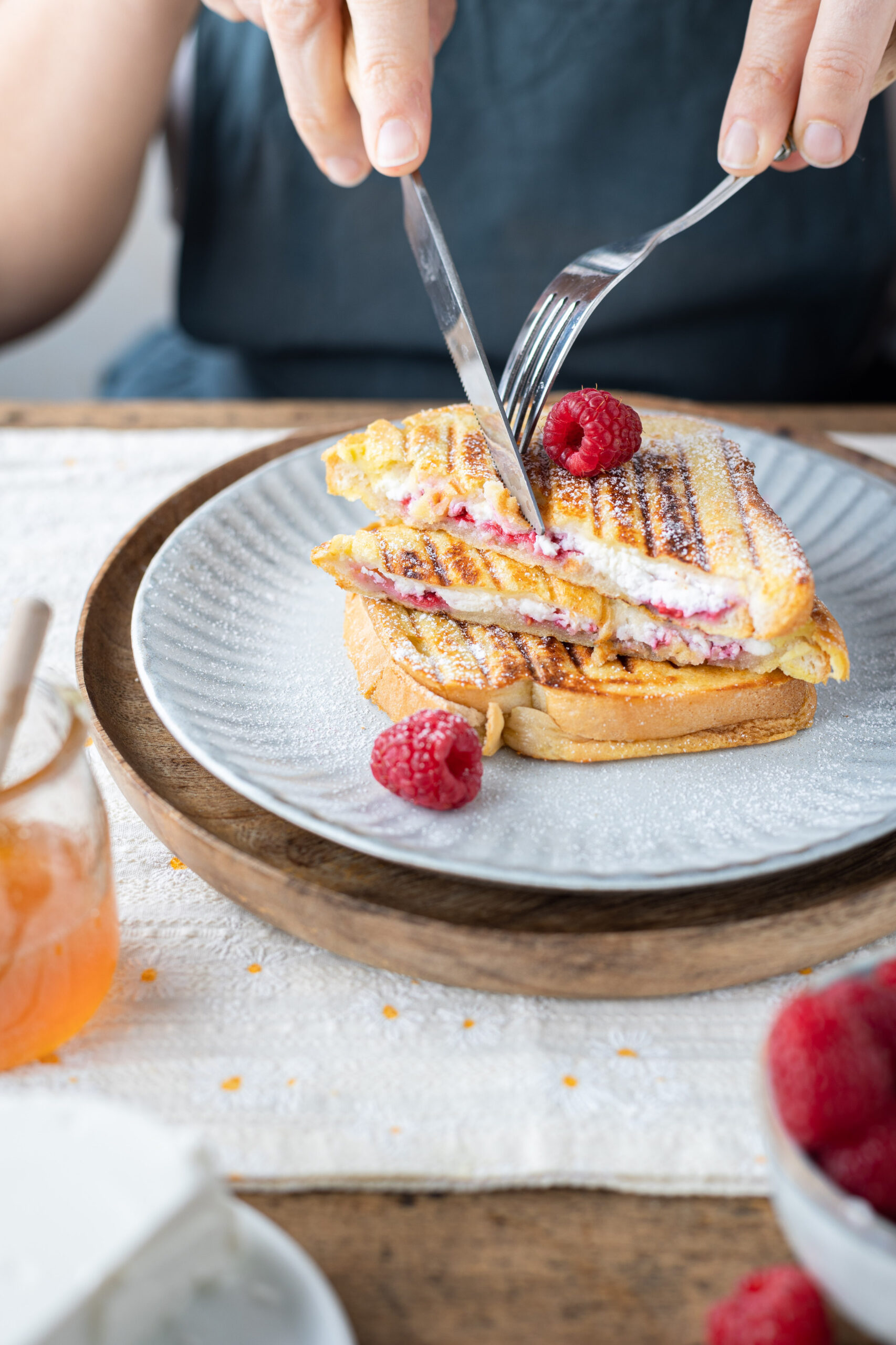 French toast ricotta, miele e lamponi