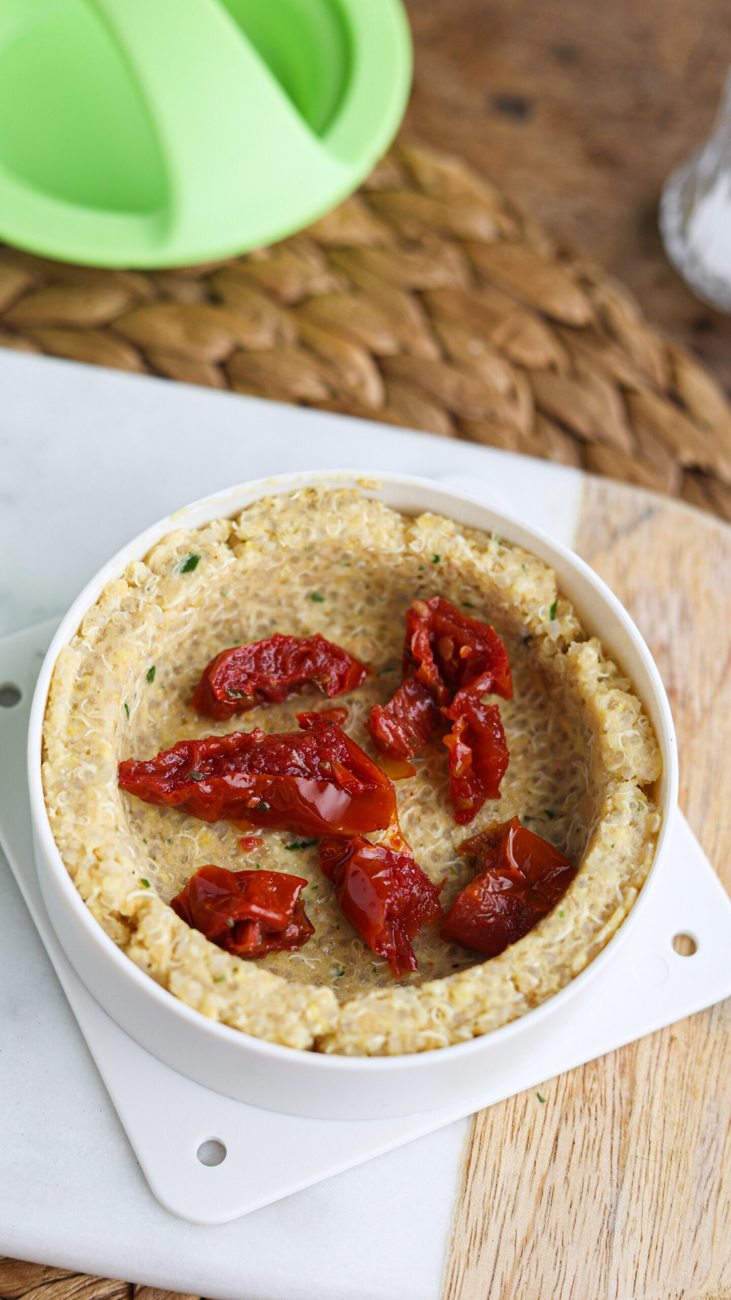 Burger di quinoa e ceci farciti