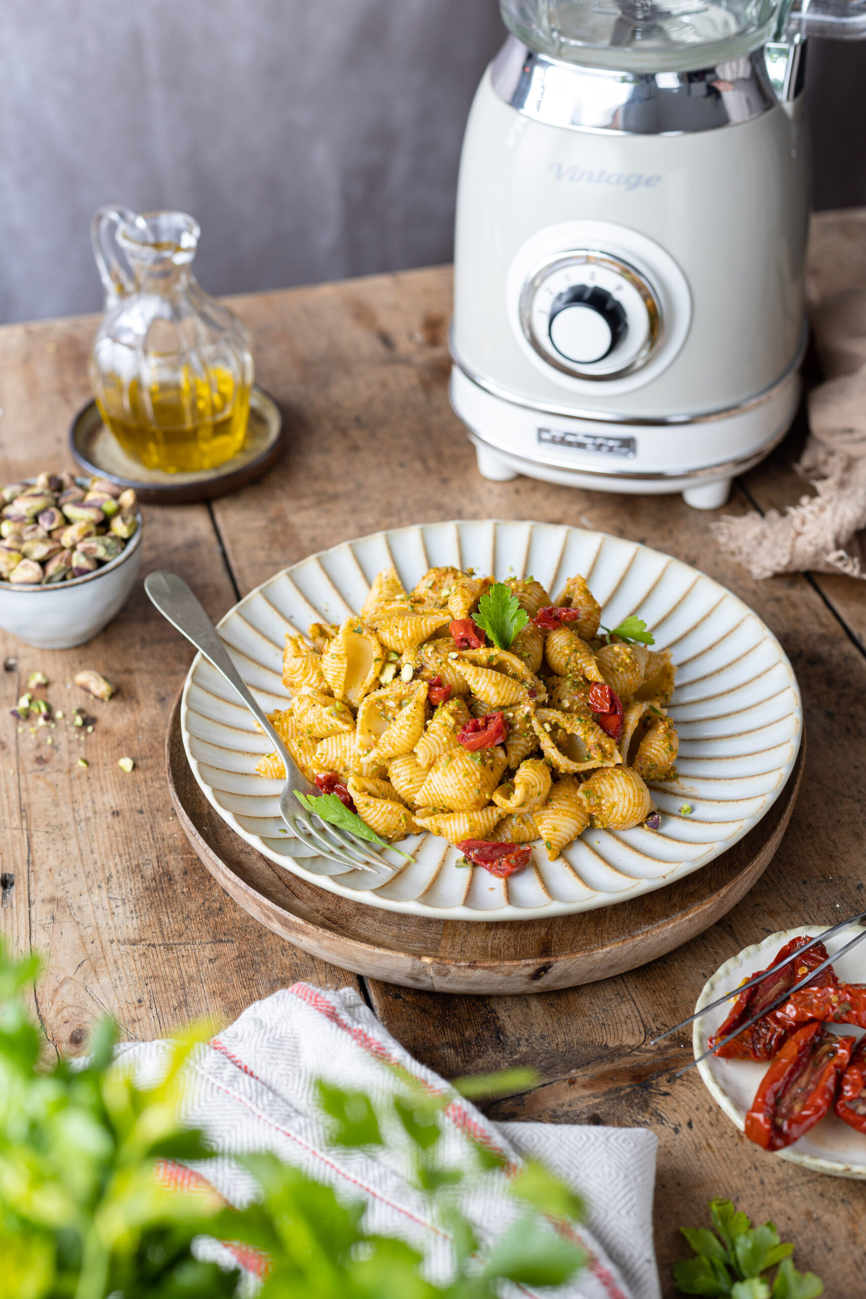 Pasta con pesto di pistacchi e pomodori secchi