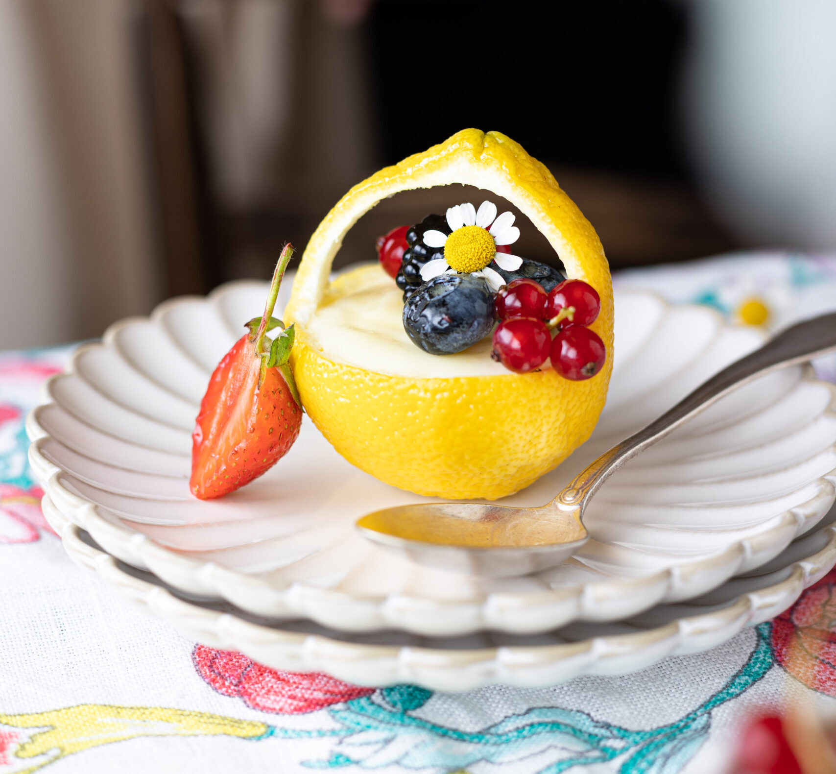 Cestini di limone con crema e frutta