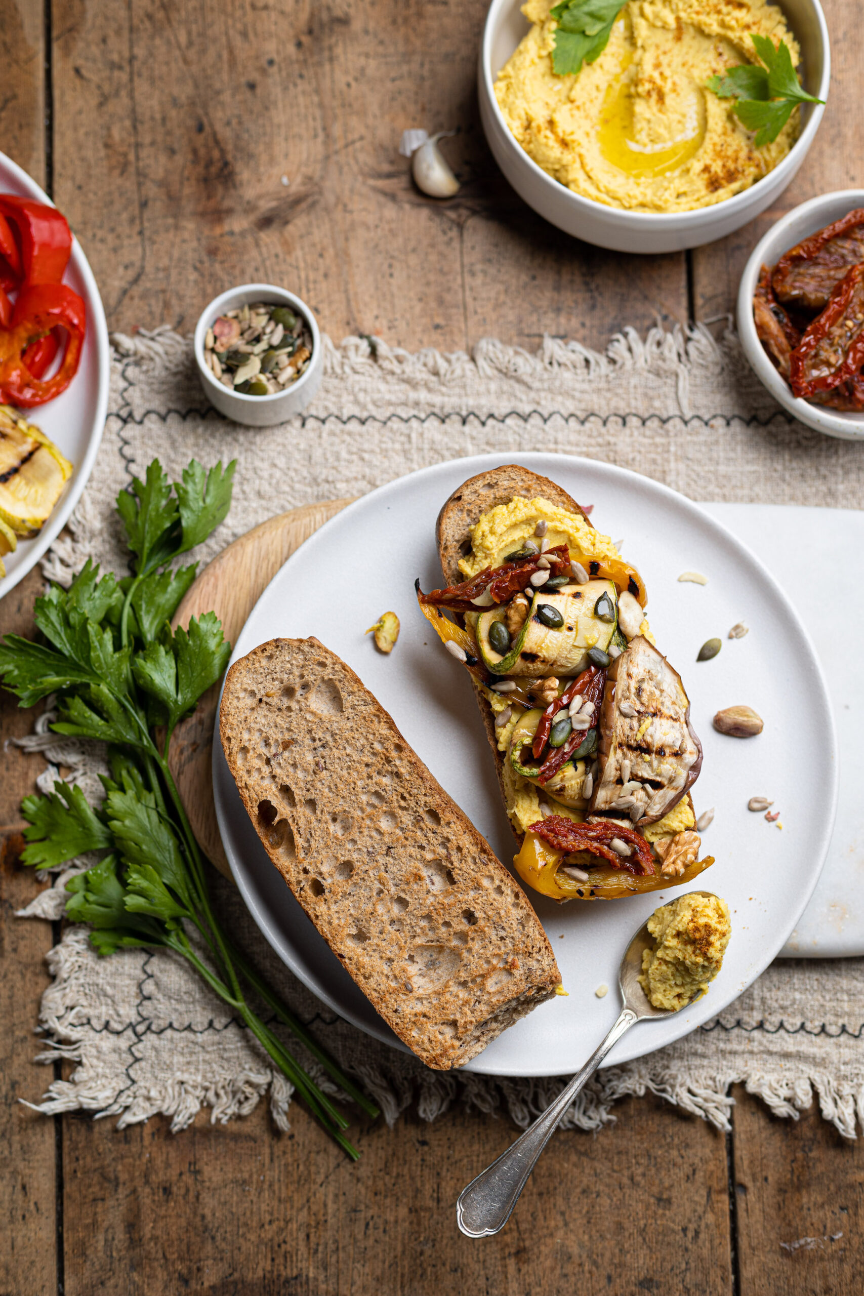 Francesino hummus, verdure e pomodori secchi