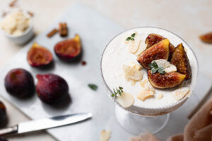 Crema di ricotta con fichi e pane caramellato