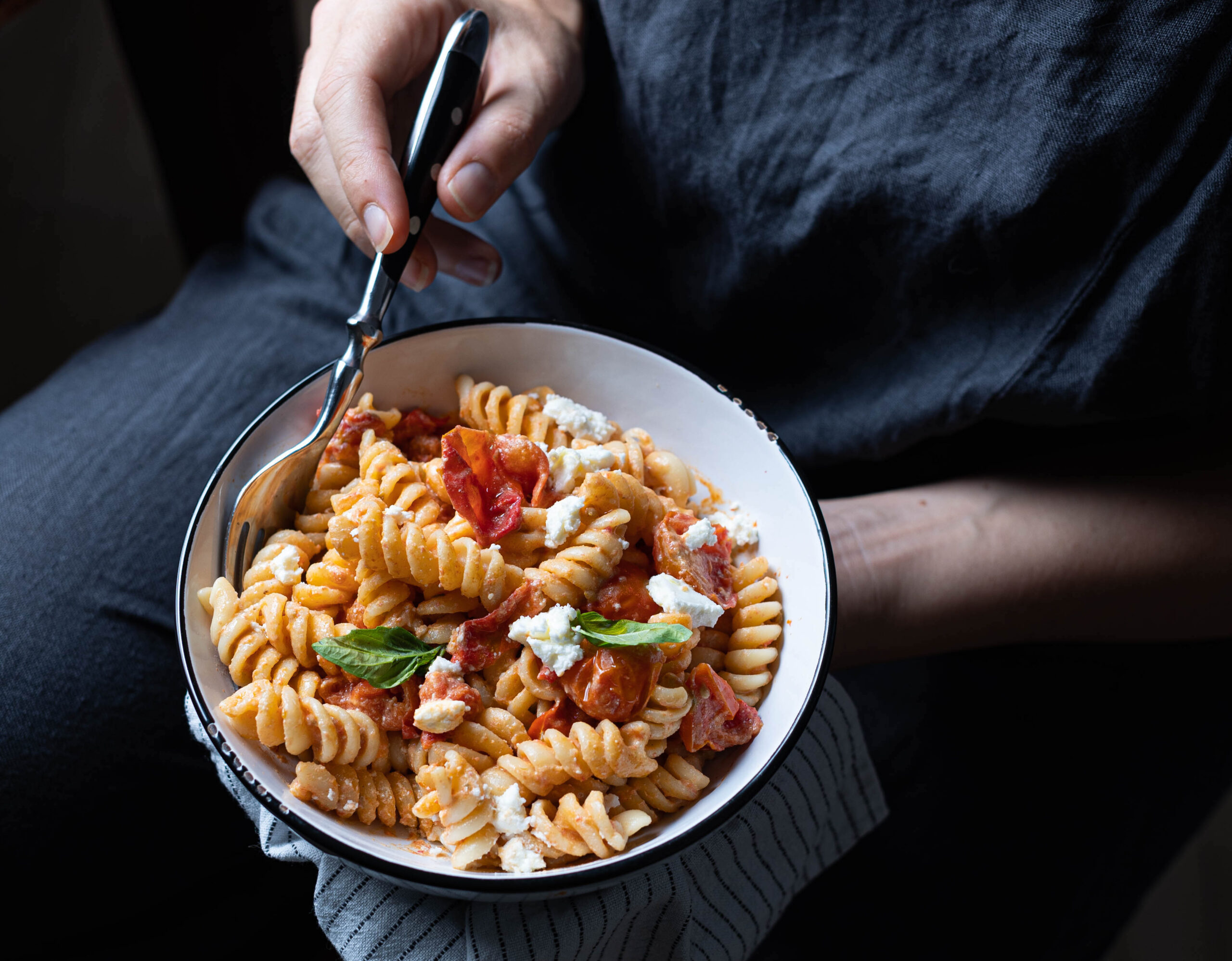 ‘One pot’ pasta con feta e ciliegini