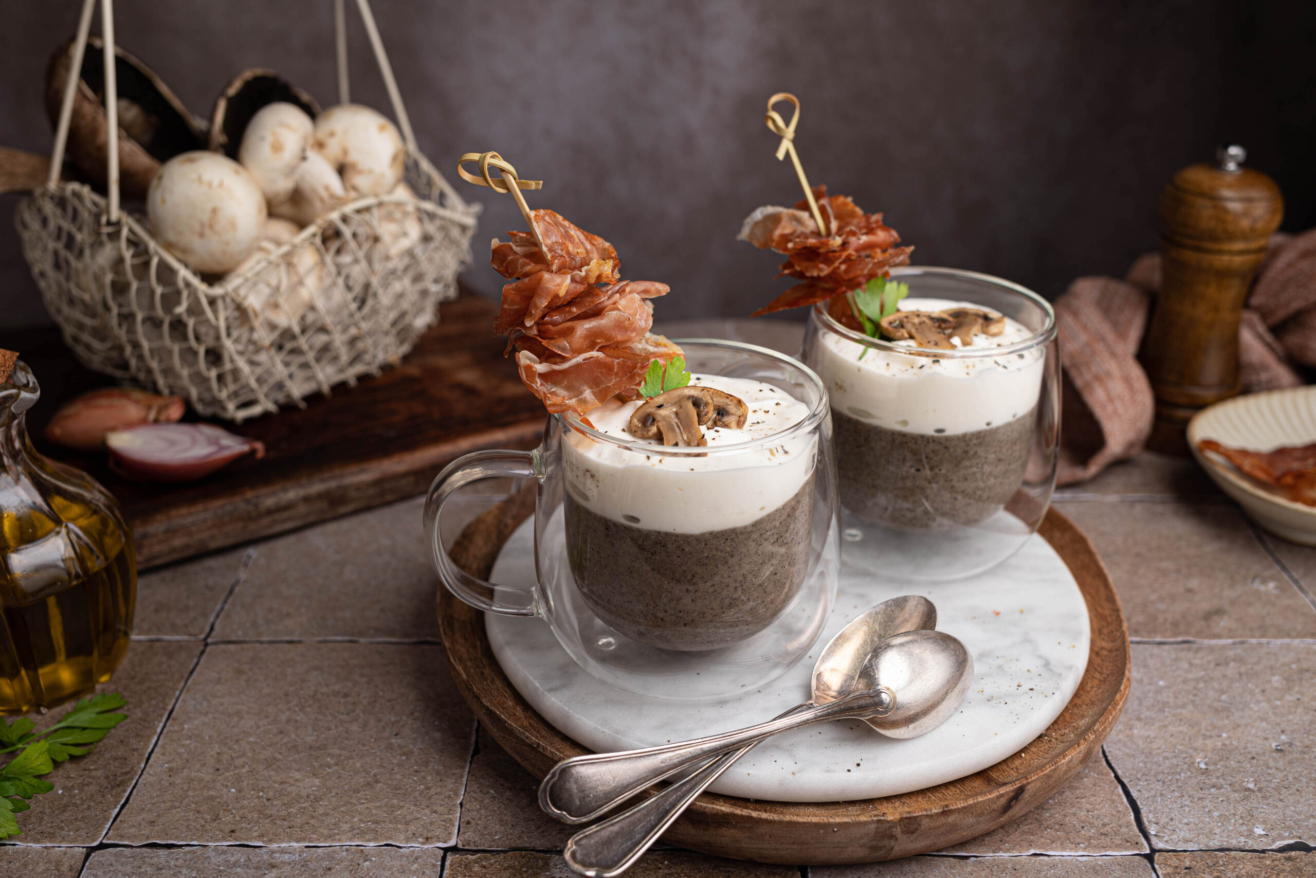 Cappuccino ai funghi con prosciutto croccante