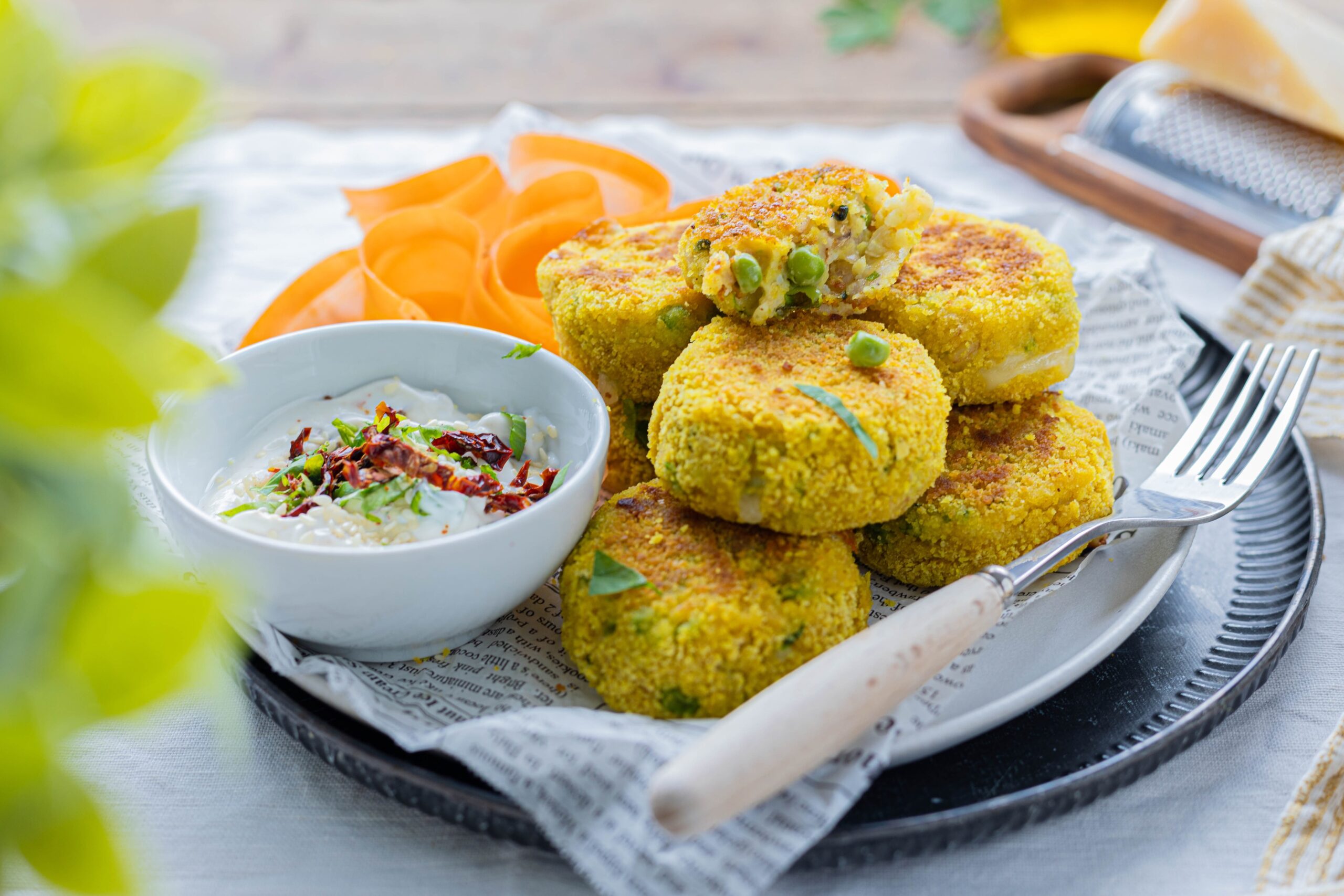 Polpette di grano cotto, piselli e pecorino