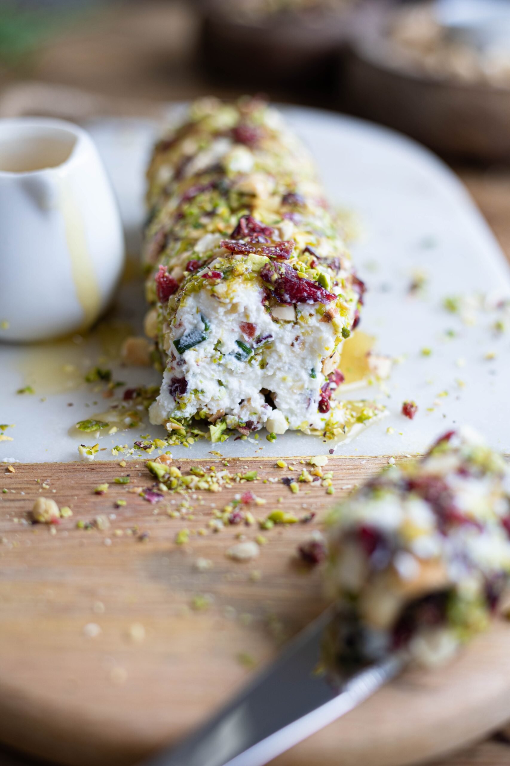 Aperitivo crema di formaggio e frutta secca